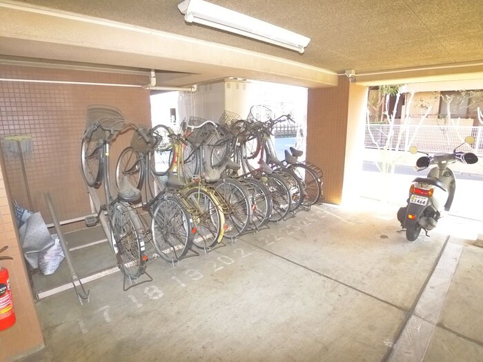 物件外観写真5　(駐輪場)