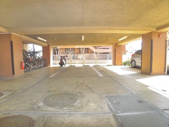 物件外観写真6　(駐車場)