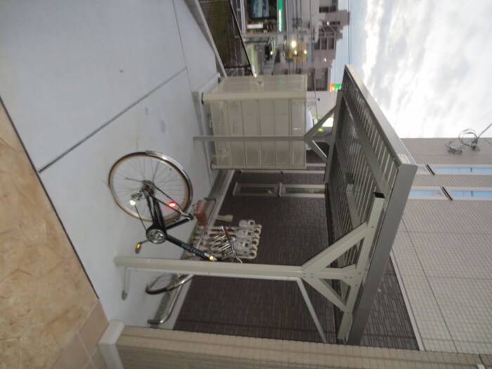 物件外観写真2　(駐輪場)