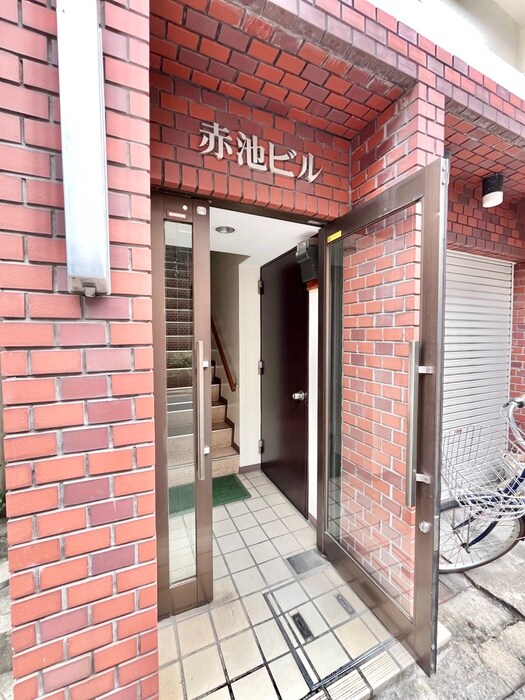 物件外観写真4　(エントランス部分)