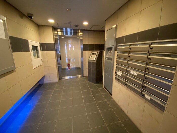 物件外観写真2　(エントランス部分)