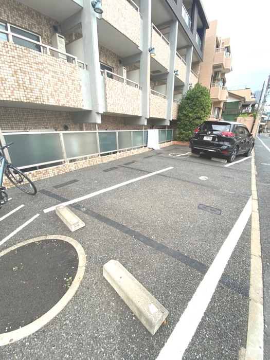 物件外観写真4　(駐車場)