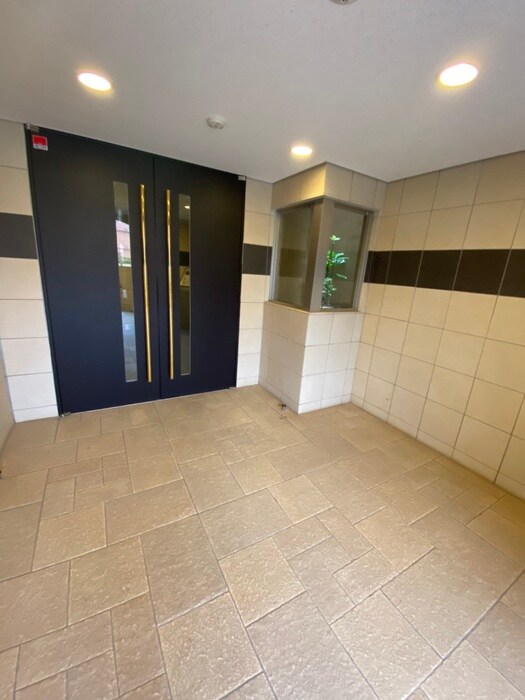 物件外観写真5　(エントランス部分)