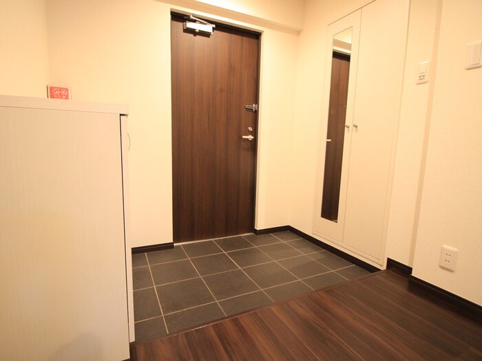 物件内観写真16　(玄関)
