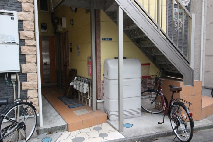 物件外観写真4　(エントランス部分)