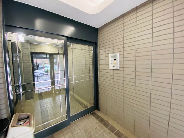 物件外観写真5　(エントランス部分)