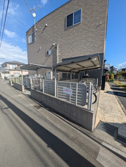 物件外観写真4　(駐輪場)