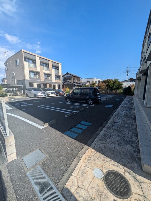 物件外観写真5　(駐車場)