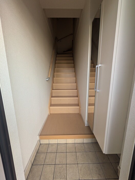 物件内観写真13　(玄関)