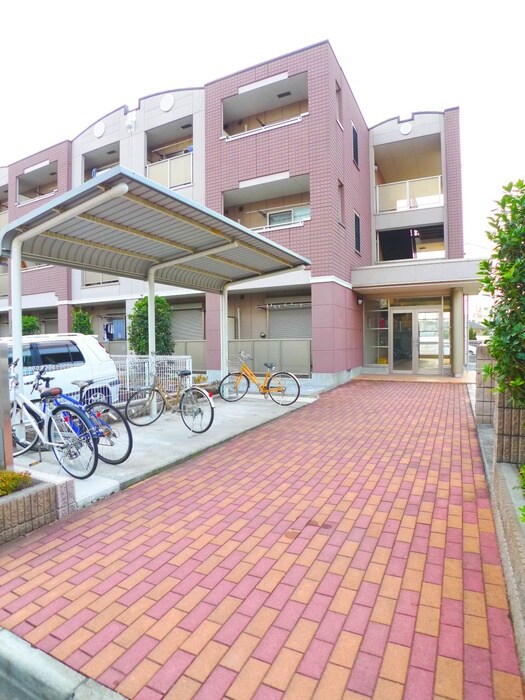 物件外観写真2　(エントランス部分)