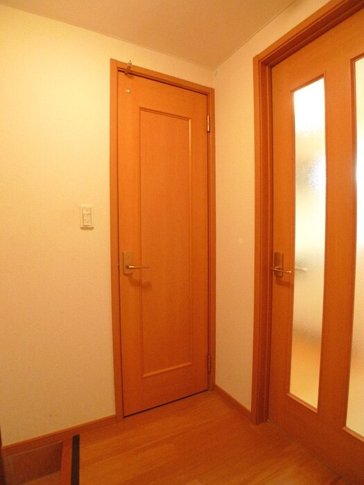 物件内観写真7　(玄関)