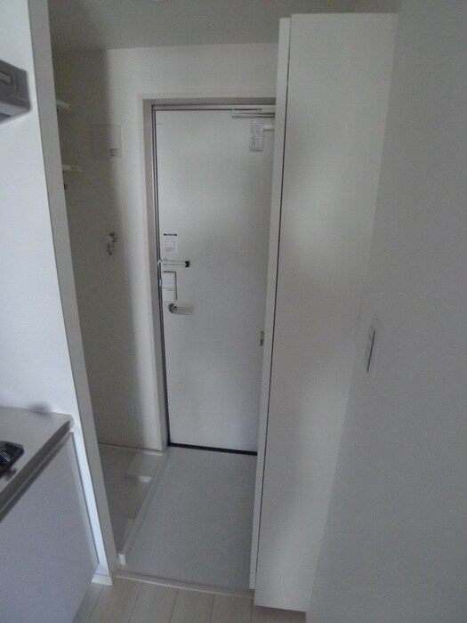 物件内観写真5　(玄関)