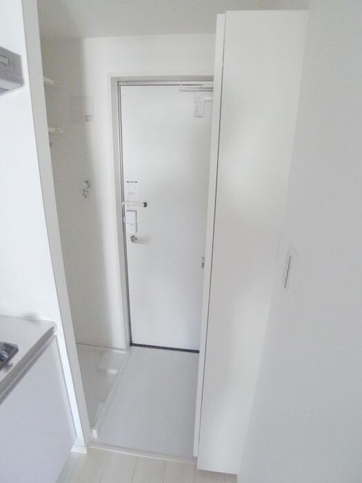 物件内観写真7　(玄関)