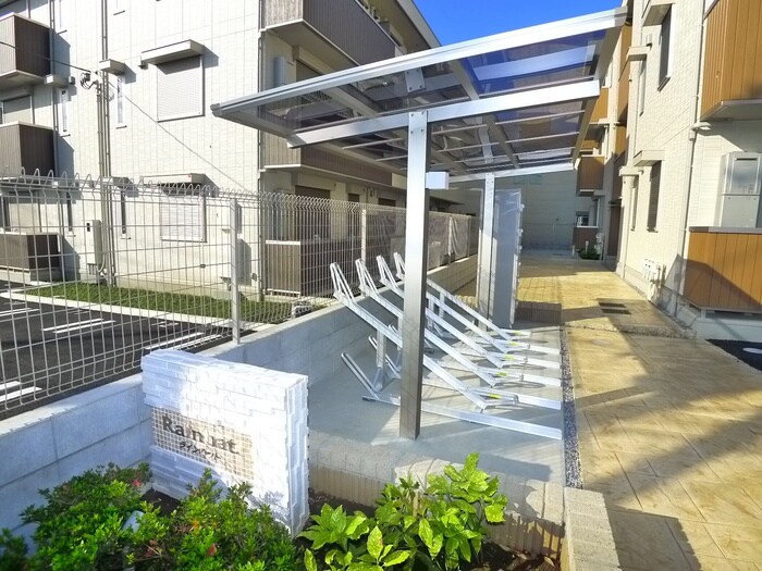 物件外観写真4　(駐輪場)