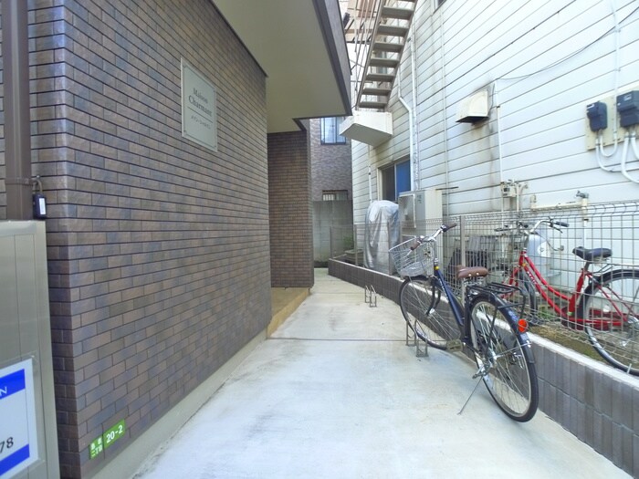 物件外観写真2　(駐輪場)