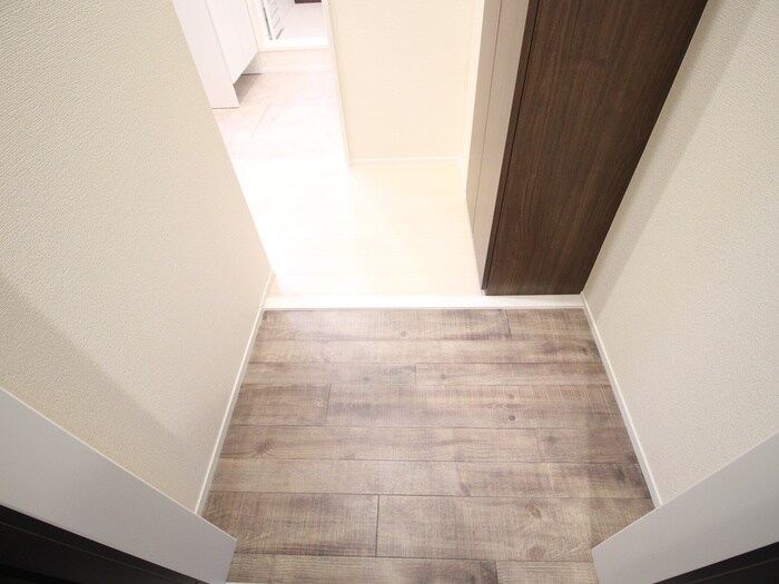 物件内観写真7　(玄関)