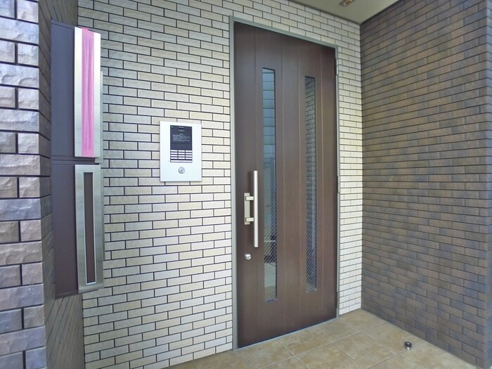 物件外観写真4　(エントランス部分)
