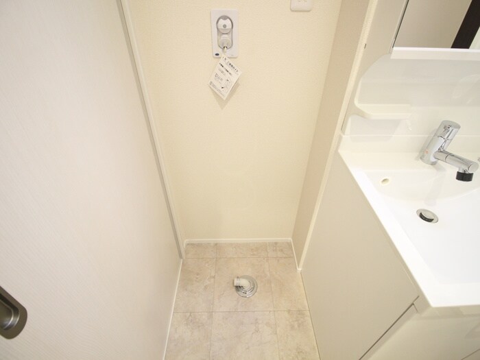 物件内観写真10　(洗濯機置場)