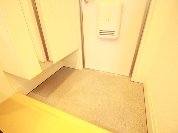 物件内観写真13　(玄関)