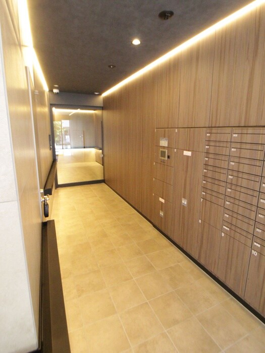 物件外観写真4　(エントランス部分)