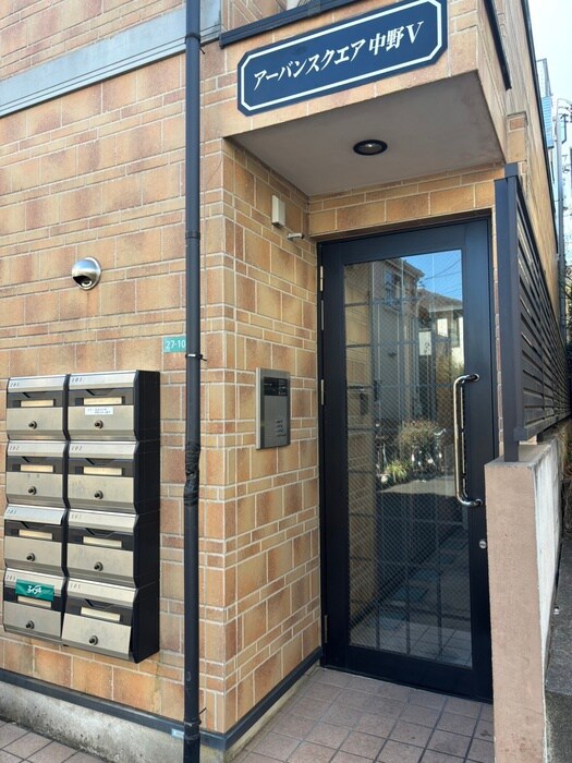 物件外観写真4　(エントランス部分)