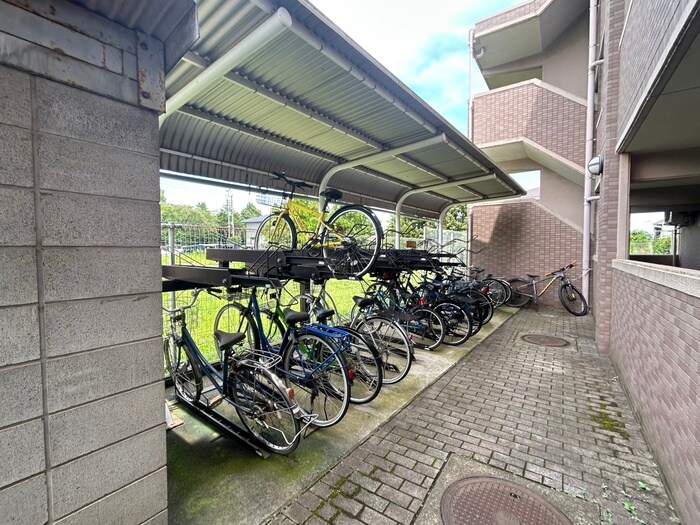 物件外観写真3　(駐輪場)