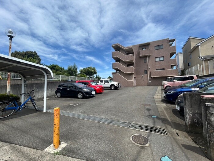 物件外観写真4　(駐車場)