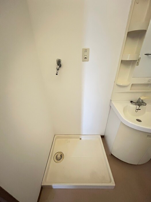 物件内観写真16　(洗濯機置場)