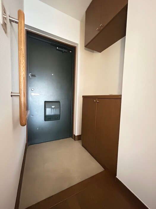 物件内観写真18　(玄関)