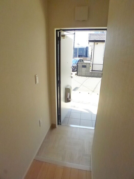 物件内観写真16　(玄関)