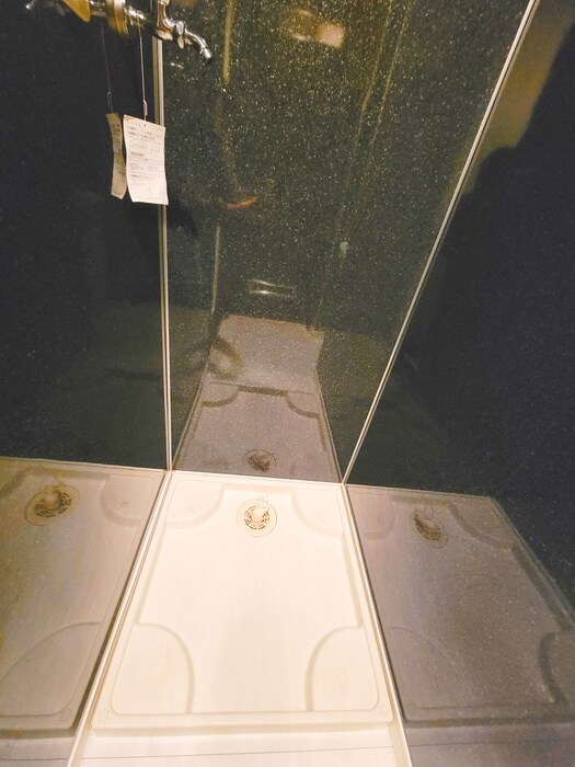 物件内観写真16　(洗濯機置場)