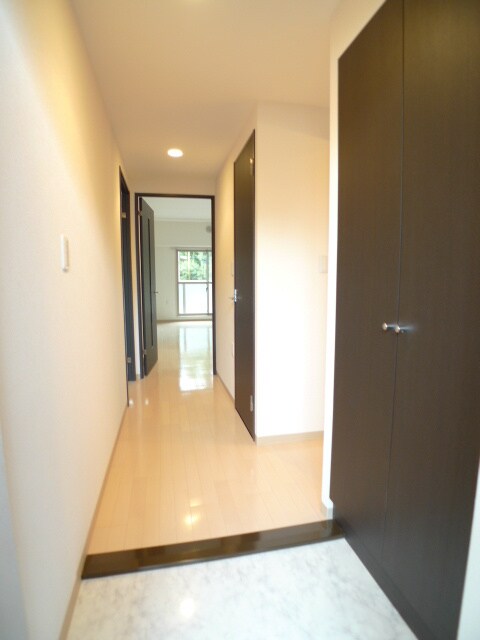 物件内観写真11　(玄関)