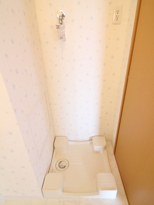 物件内観写真16　(洗濯機置場)