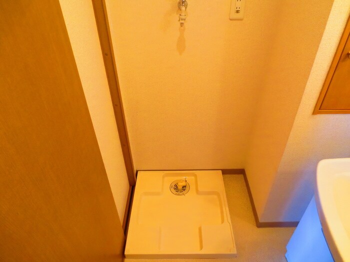 物件内観写真11　(洗濯機置場)