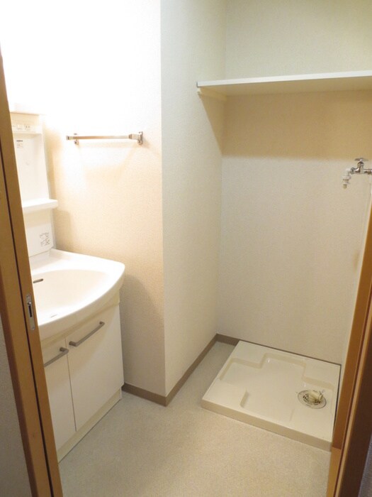 物件内観写真15　(洗濯機置場)