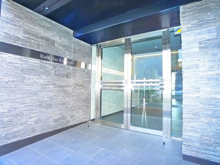 物件外観写真2　(エントランス部分)