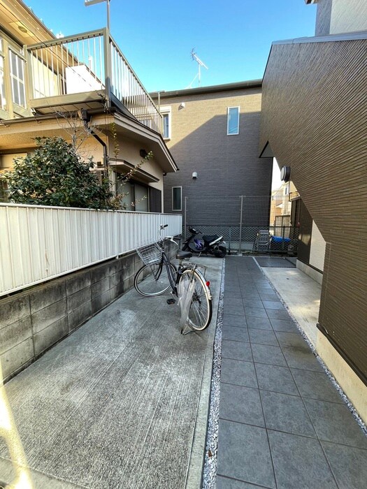物件外観写真3　(駐輪場)