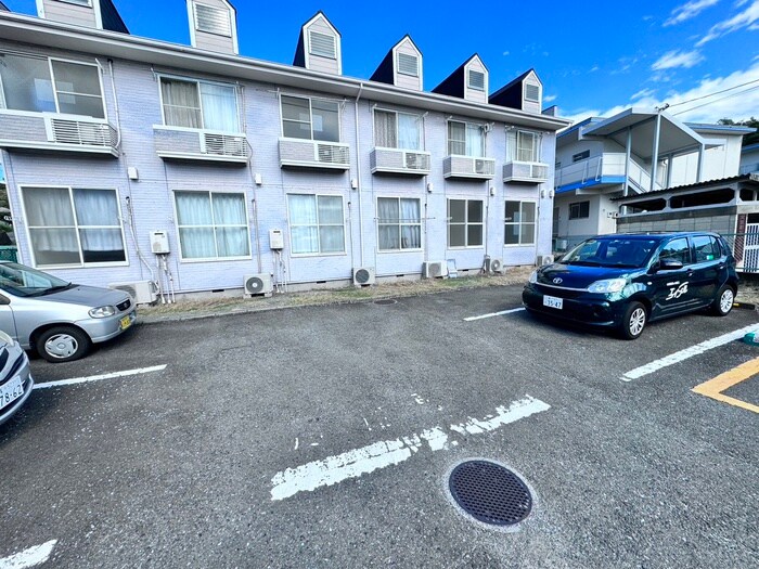 物件外観写真4　(駐車場)