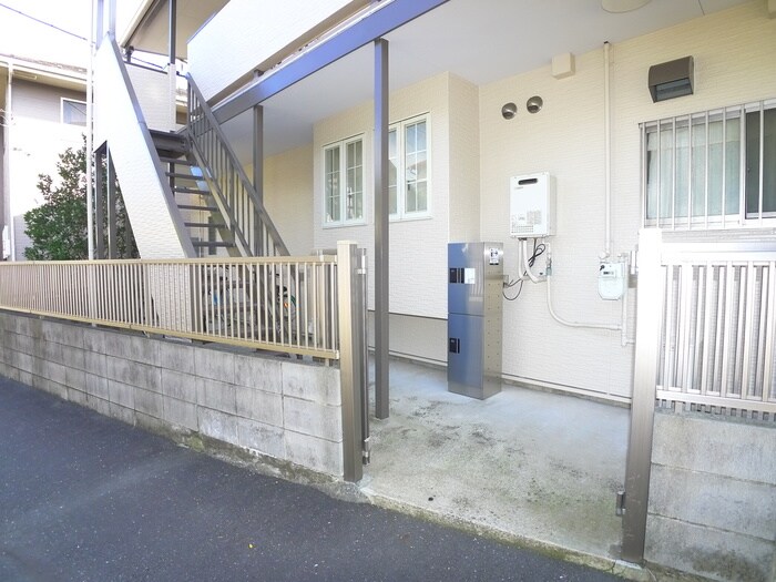 物件外観写真3　(エントランス部分)