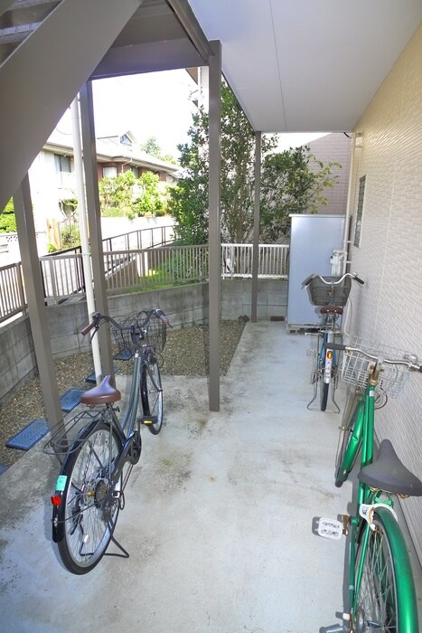 物件外観写真4　(駐輪場)