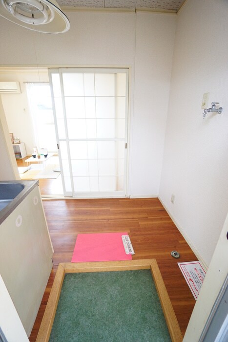 物件内観写真4　(玄関)