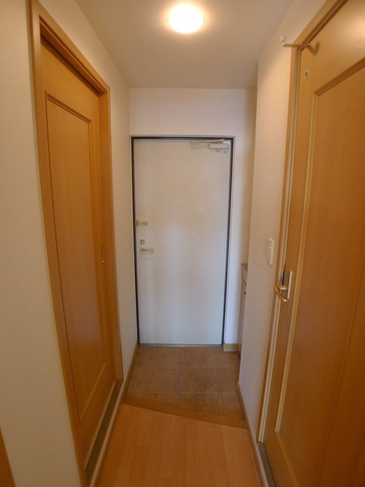 物件内観写真12　(玄関)