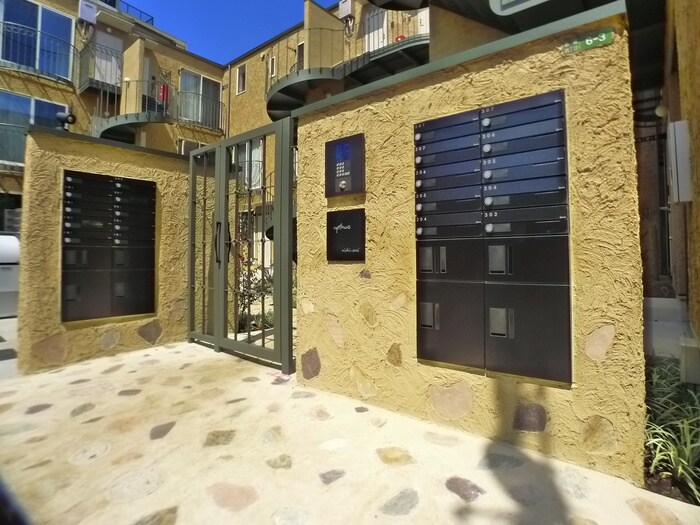 物件外観写真2　(エントランス部分)