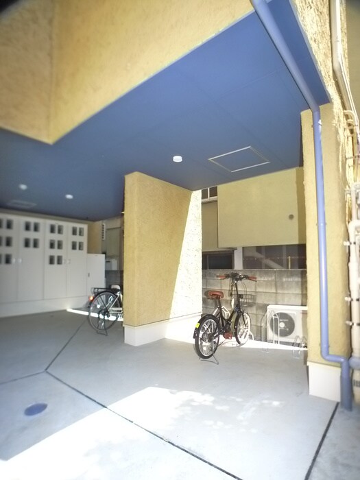 物件外観写真6　(駐輪場)