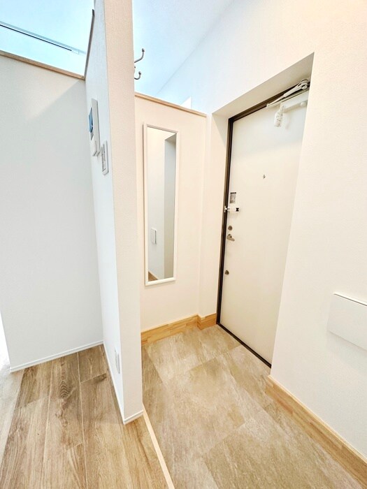 物件内観写真16　(玄関)