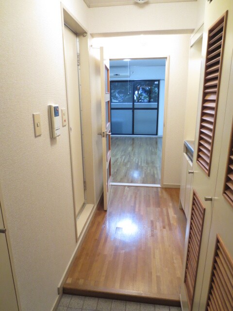 物件内観写真12　(廊下)