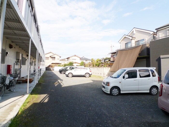 物件外観写真2　(駐車場)