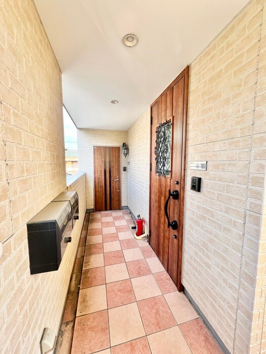 物件外観写真6　(エントランス部分)