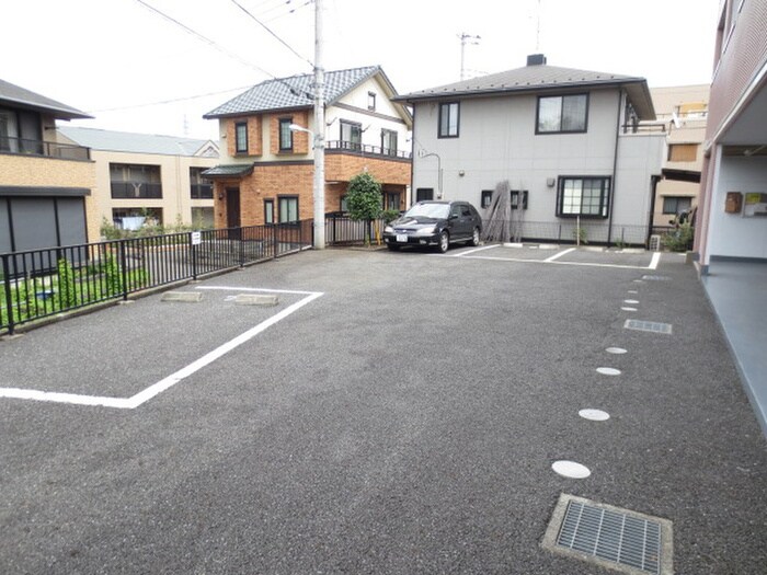 物件外観写真4　(駐車場)