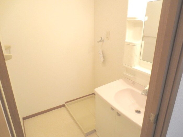 物件内観写真12　(洗濯機置場)